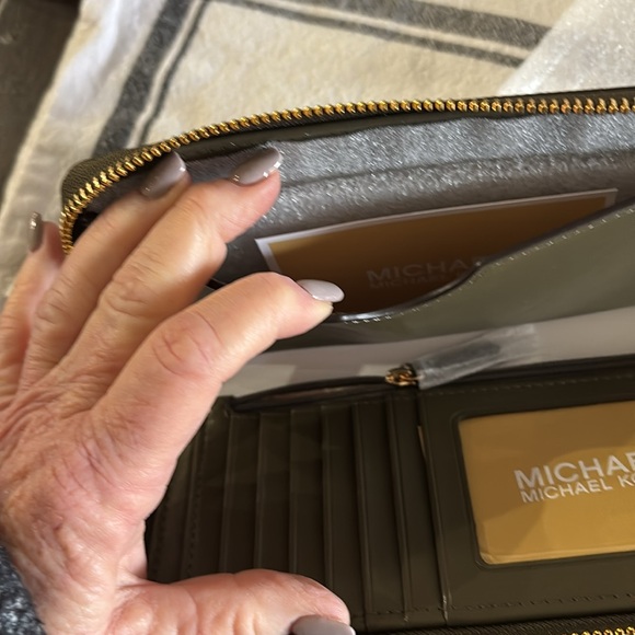 NWT Michael Kors Jet Set leather wallet - Picture 4 of 6